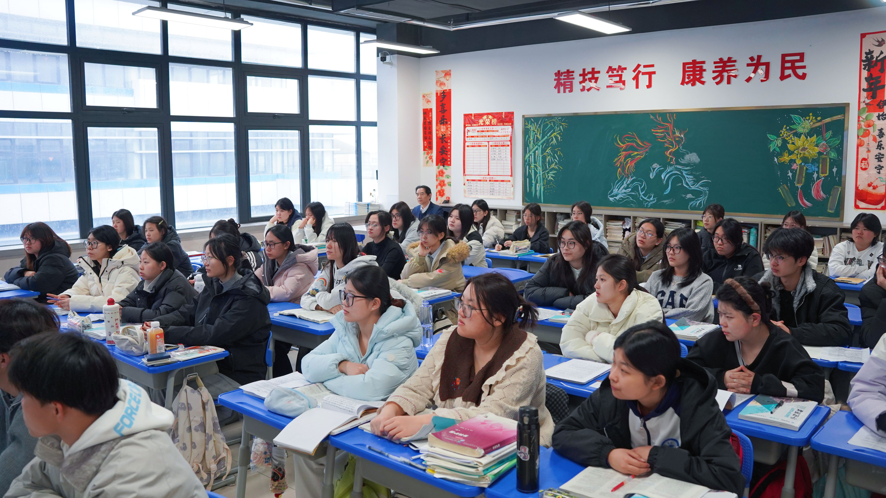 新学期开学第一课系列报道（一）： 开学首日校领导深入课堂巡课听课....