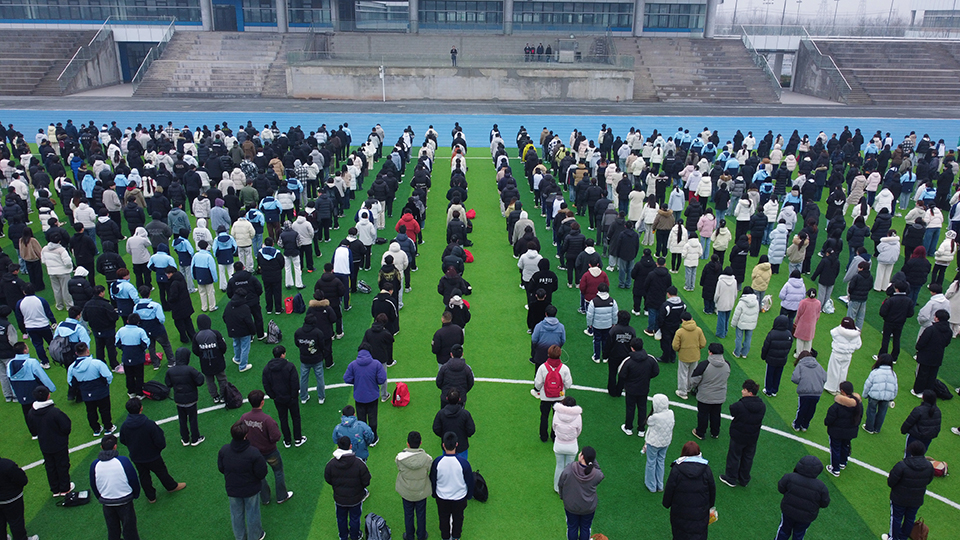 新学期开学第一课系列报道（二）： 我校举行新学期首次升旗仪式